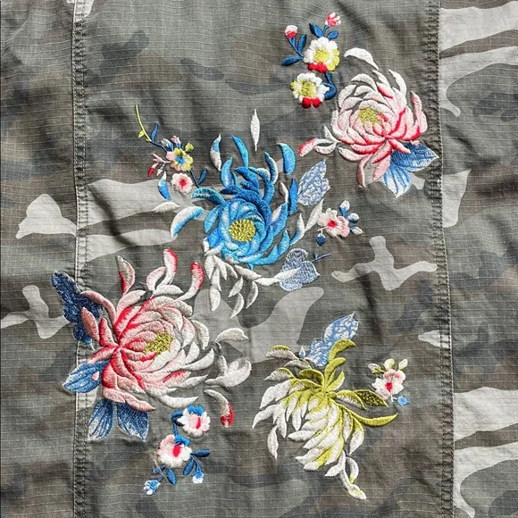 Silence + Noise Embroidered Camo Biker Vest Sleeveless Zip M - Picture 2 of 7